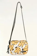 Bolso bandolera pequeño de poliéster con estampado de bananas, cierre superior con cremallera y correa de hombro ajustable con logo de la marca.