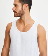 Musculosa de pijama para hombre, color gris claro, confeccionada en algodón texturizado.