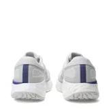 Championes de running New Balance Evoz para mujer, color gris claro con detalles en fucsia y violeta en la entresuela. Presentan la tecnología Fresh Foam en la mediasuela y el logo "N" en los laterales.