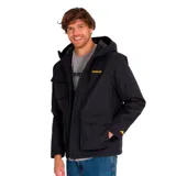 Chaqueta Caterpillar color verde militar con capucha ajustable, cierre frontal con cremallera y solapa interior, bolsillos superiores en el pecho y laterales inferiores, forro acolchado triangular y tres bolsillos interiores.