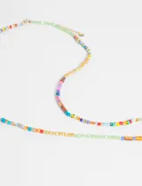 Collar de cuentas coloridas de 153 cm, con diseños variados y cierre de metal.