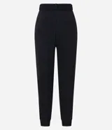 Pantalón jogger negro con textura airflow, cintura alta con trabillas, cinturón con hebilla, bolsillos laterales y tobillos elastizados.