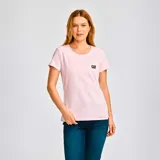 Remera rosa de algodón con cuello redondo y mangas cortas. Logo de CAT estampado en el pecho.