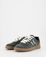 Championes urbanos Coolway modelo Goal, color gris con detalles en celeste, marrón y negro. Confeccionados en serraje suave, con cordones bicolor intercambiables, puntera reforzada y suela flexible de goma y caucho.