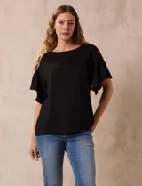 Blusa negra de algodón texturado, marca Ruby Rd, con manga corta amplia y cuello redondo.