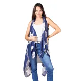 Kimono largo de gasa sintética liviana color azul con estampado de flores blancas. Tiene calce suelto y ruedo irregular con puntas.