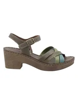 Sandalias con plataforma RKF modelo Dalia, color verde, con tiras cruzadas en tonos verde, beige y celeste.