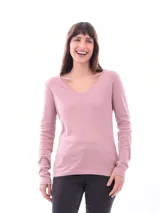 Remera de manga larga color rosado con escote en V.