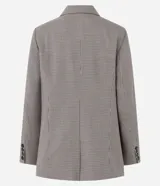 Blazer de sastre alargado, cruzado con doble botón, de manga larga y cuello solapa. Presenta un estampado de cuadros pata de gallo (pied de poule) en tonos marrones y beige.