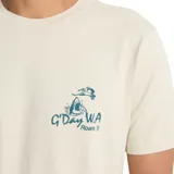 Remera color beige claro con estampado pequeño en el pecho izquierdo con la inscripción "G'Day W.A. Roark".