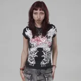 Remera negra con estampado de rosas rojas y alas blancas, de manga corta y corte ajustado.