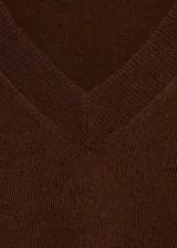 Cartera negra de cuero sintético con diseño tejido.
