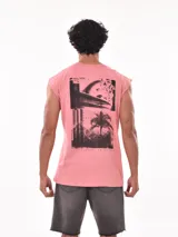 Musculosa gris con estampado frontal con la palabra "Paradise" en verde.