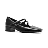 Zapato de vestir de cuero charol negro, con punta cuadrada, doble tira con hebilla y taco cuadrado bajo.