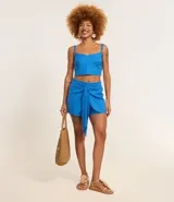 Short pollera corto color azul, confeccionado en viscolino con viscosa certificada, con cintura elástica y lazo delantero.