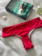 Culotte less tiro alto color rojo.