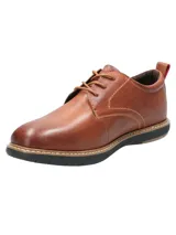 Zapato casual de cuero color marrón, con ajuste de cordones y suela de Eva negra.