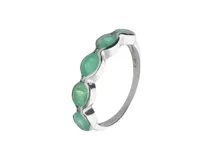 Anillo de plata 925 con diseño sin fin y esmeraldas engarzadas.