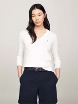 Sweater blanco de algodón y poliamida, con cuello en V y logo bordado en el pecho.