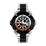 Reloj Seiko deportivo con caja de acero inoxidable, bisel negro con indicadores numéricos y correa combinada de acero y caucho. Esfera negra con agujas e indicadores luminiscentes, calendario doble y cristal mineral.