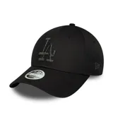 Gorra New Era 9FORTY de mujer color negro con logo de los LA Dodgers bordado en negro metalizado en el frente.
