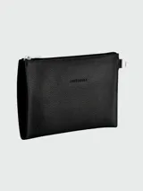 Pochette Longchamp modelo Le Foulonné, color naranja, con cierre superior y logo grabado en el frente.