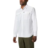 Camisa blanca de manga larga Columbia Silver Ridge 2.0, con tecnología Omni-Shade UPF 50 para protección solar y Omni-Wick para absorción de humedad y secado rápido. Cuenta con ventilación, mangas enrollables con soportes y dos bolsillos en el pecho.