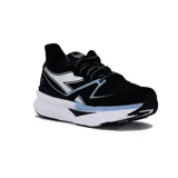 Championes deportivos Diadora modelo Atomo V7000, color negro con detalles en blanco y azul claro. Presentan un diseño moderno con una suela gruesa y blanca, y el logo de Diadora en el lateral.
