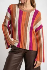 Sweater de punto con rayas verticales en color beige, marrón, naranja y fucsia.