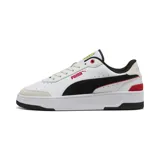 Championes Puma Ferrari CA Match, color blanco con detalles en negro y rojo.