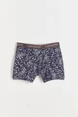 Boxer azul marino con estampado de flores blancas y cintura elástica marrón con la inscripción "Carouomo".