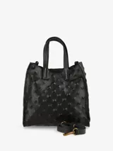 Cartera de cuero color marrón con textura en relieve, doble asa corta negra y correa larga negra desmontable. Incluye un mini neceser desmontable en su interior.