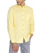 Camisa casual de hombre RKF Galiton, color amarillo claro, de manga larga ajustable con botones de madera. Confeccionada en popelina 100% algodón orgánico, con bolsillo de pecho con logo bordado y protección UV 20+.