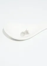 Par de caravanas de plata 925 con forma de corazón y zirconias incrustadas.
