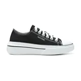 Championes Skechers Cordova Classic, color negro con suela blanca. Diseño casual con cordones, capellada de lona y plantilla acolchada Skechers Air-Cooled Memory Foam.