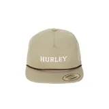 Gorra tipo trucker de color beige con visera curva y cordón marrón oscuro en la unión de la copa y la visera. Presenta la palabra "HURLEY" bordada en blanco en el panel frontal.