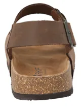 Sandalias marrones de cuero con dos tiras anchas ajustables con hebilla y tira trasera con hebilla.
