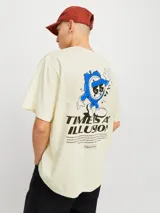 Camiseta color crema de manga corta y cuello redondo con fit holgado. Estampa en el frente con la frase "Time is an illusion" y dibujo de un reloj derretido.