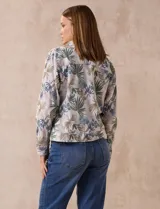 Camperita de lino estampada marca Dash, con abertura central con botones y bolsillos delanteros.