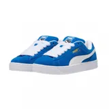 Championes Puma Suede XL, color azul con franja lateral blanca y detalles dorados.