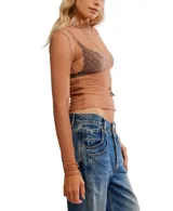 Top de manga larga negro, transparente y texturado, con cuello fruncido y terminación elástica.