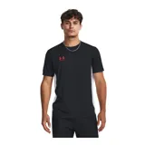 Remera deportiva Under Armour Challenger color azul con paneles laterales en celeste y logo estampado en el pecho.