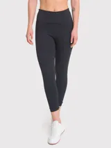 Calza deportiva negra de largo ankle, tiro alto y calce regular.