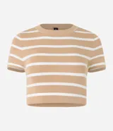 Blusa cropped de viscosa con rayas horizontales color beige y blanco, cuello redondo y mangas cortas.