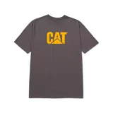Remera gris de manga corta con logo de Caterpillar (CAT) estampado en el pecho.