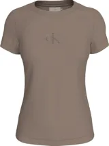 Remera color marrón con logo de Calvin Klein Jeans bordado en el pecho. Corte slim fit, cuello redondo y mangas cortas.