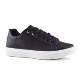 Championes blancos de cuero sintético con cordones y suela de goma.