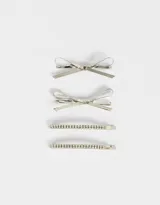 Set de cuatro horquillas plateadas para el pelo, dos con forma de moño y dos con apliques de strass.