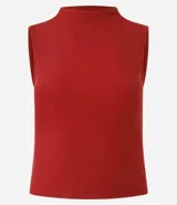 Blusa sin mangas color bordó, confeccionada en tejido rib con cuello alto.