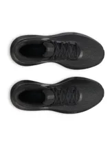 Championes de running Under Armour Charged Rogue 5, color negro con logo de la marca en el lateral.